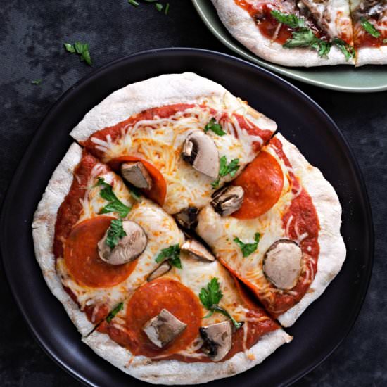 Easy Individual Grilled Pizza - Recipe photo by ZonaCooks