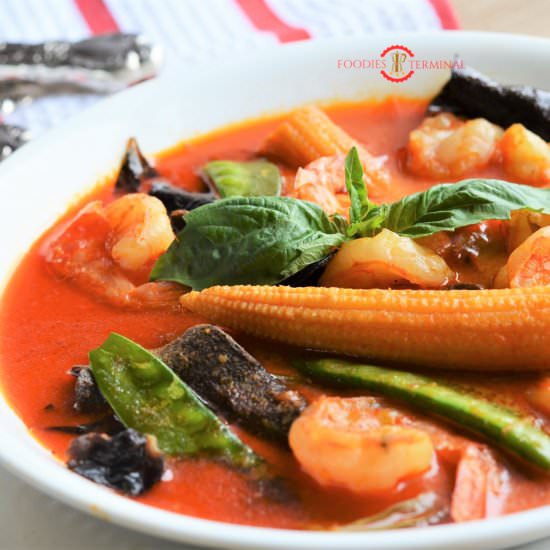 Thai red curry with Shrimps - Recipe photo by foodiesterminal