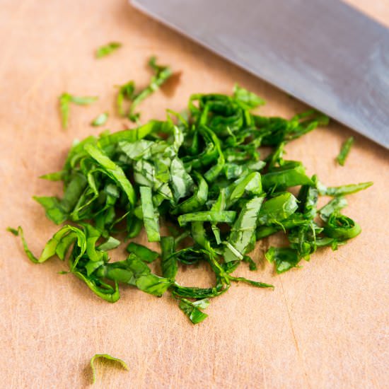 How to Chiffonade Basil - Recipe photo by Thelifejolie