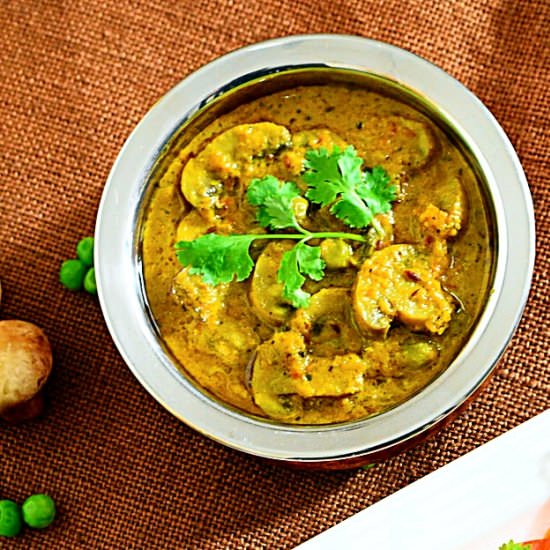 Mushroom and green pea curry - Recipe photo by swatipaathak