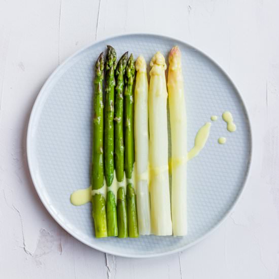Steamed Asparagus Sauce Hollanaise - Recipe photo by aline_made