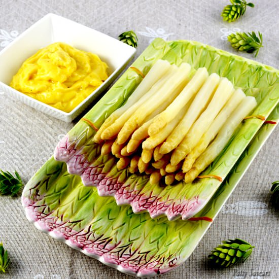 How to Cook White Asparagus - Recipe photo by pattysaveurs