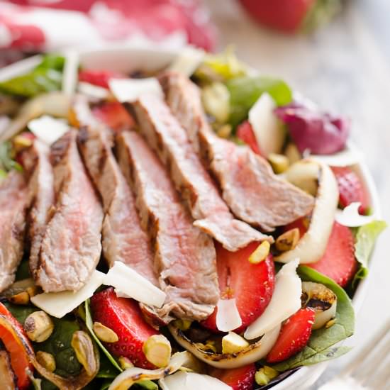 Grilled Steak Strawberry Salad - Recipe photo by The Creative Bite