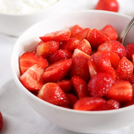 Macerated Strawberries with Sugar - Recipe photo by adinutza