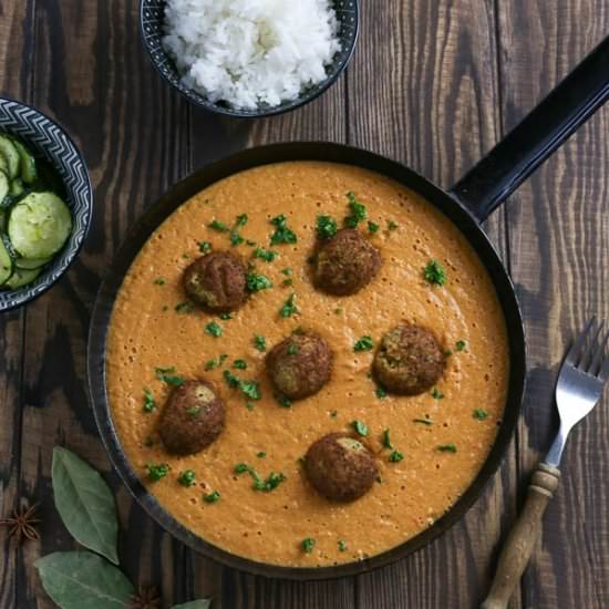 Falafel with Garam Masala Sauce - Recipe photo by homebakedbliss