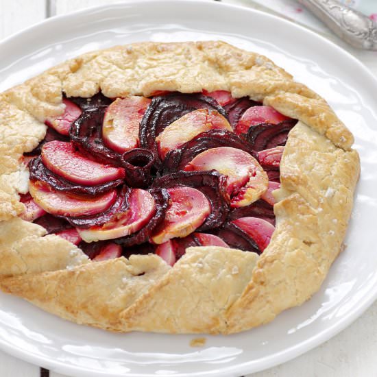 Beet and Goat Cheese Galette - Recipe photo by lilcookieblog