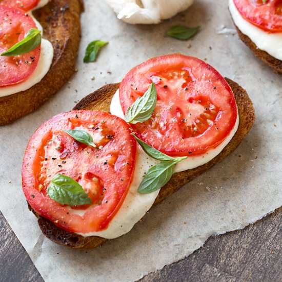 Caprese Garlic Toast - Recipe photo by thecozyapron