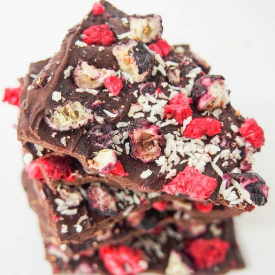 Blueberry raspberry chocolate bark - Recipe photo by carolinescooking
