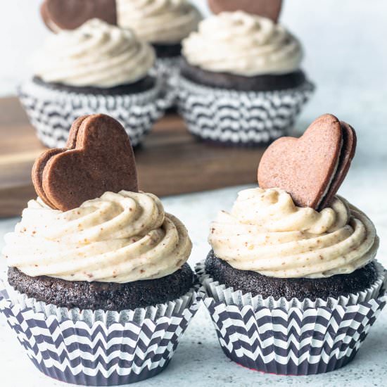 Oreo Cupcakes - Recipe photo by piesandtacos