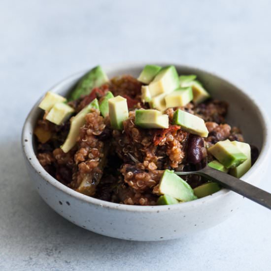 Vegan Black Bean Quinoa Chili - Recipe photo by thefullhelping