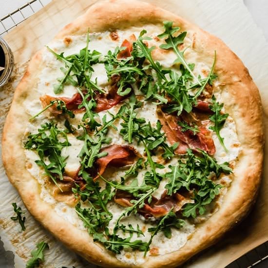Arugula Prosciutto Pizza - Recipe photo by lifeasastrawberry