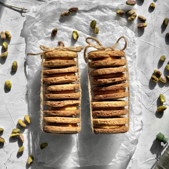 pistachio shortbread cookies - Recipe photo by thymeforbreakfast