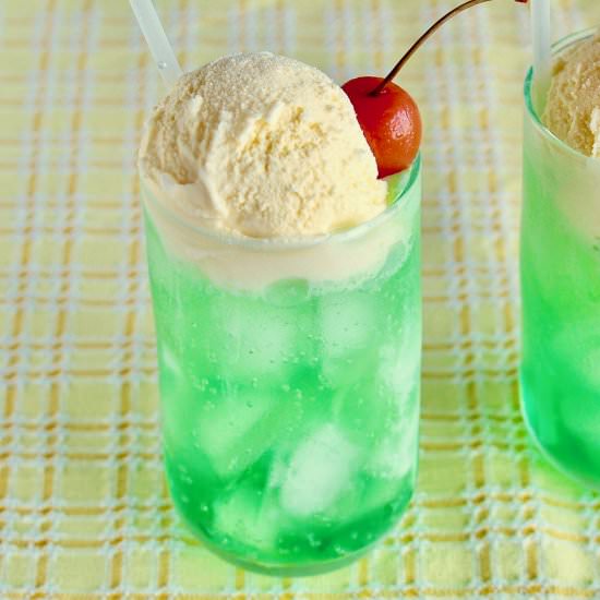 Melon Cream Soda (Melon Float) - Recipe photo by ochikeron