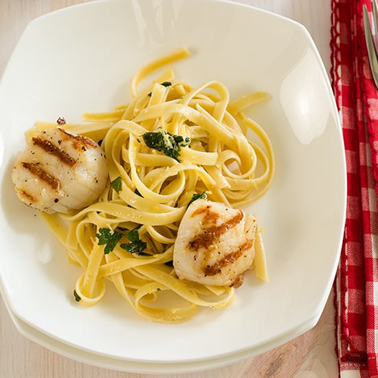 Pan Grilled Scallops And Lemon Fettuccine - Recipe photo by anns-liee