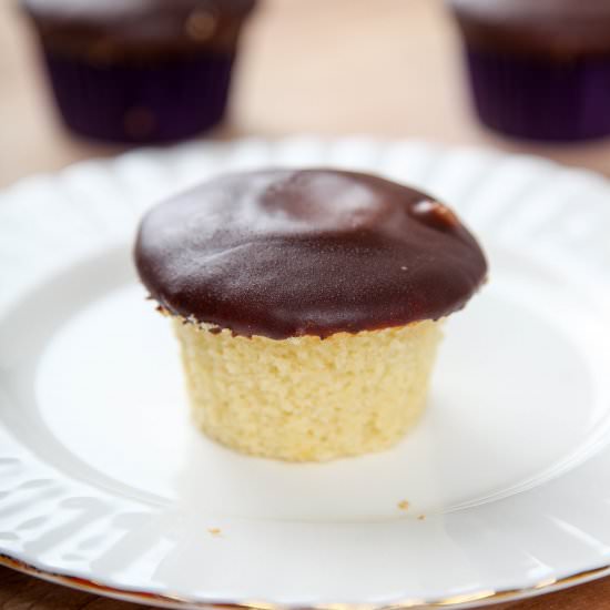 Boston Cream Pie Cupcakes - Recipe photo by BakingBeauty