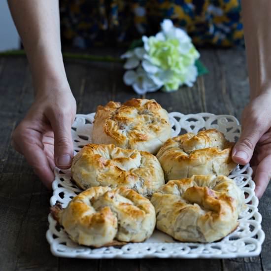 Minced Meat Filo Rolls - Recipe photo by daniscookings