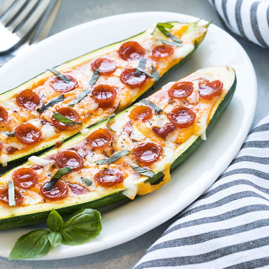pizza zucchini boats - Recipe photo by The Blond Cook