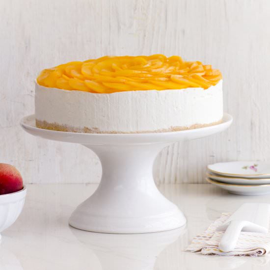 No Bake Cheesecake with Peaches - Recipe photo by lilcookieblog