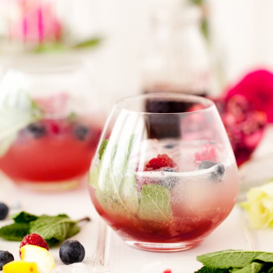 Sparkling Pomegranate Lemon Cooler - Recipe photo by littlesugarsnaps