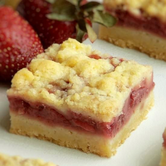 Strawberry Crumble Bars - Recipe photo by pastryandbeyond