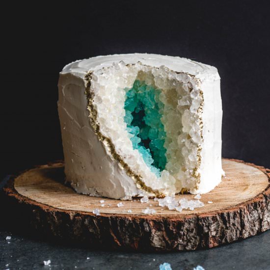 Vanilla Geode Cake - Recipe photo by thecupcakechronicles