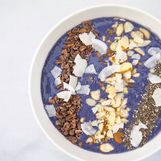 Blueberry cinnamon smoothie bowl - Recipe photo by sipandspice