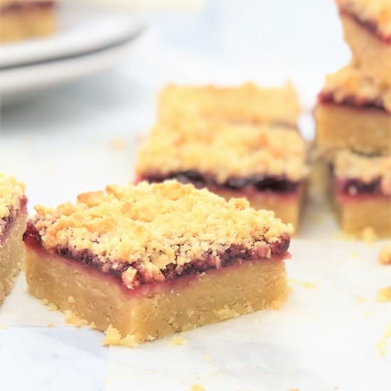 Raspberry Crumble Bars - Recipe photo by chef not required