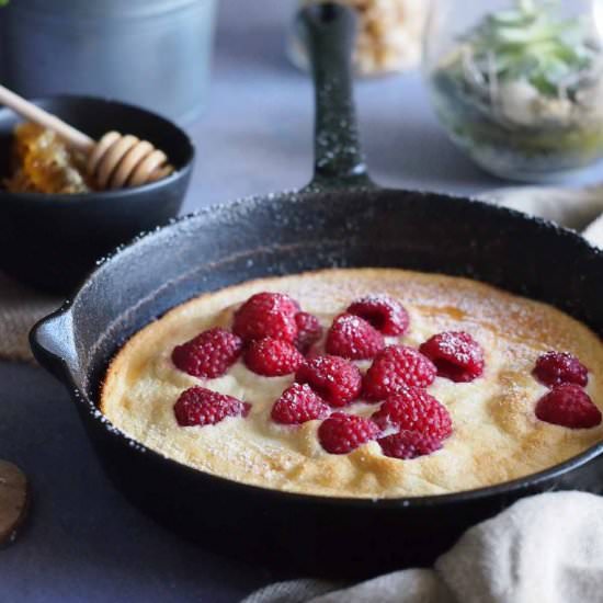 Fluffy honey pancake with raspberry - Recipe photo by Dzi