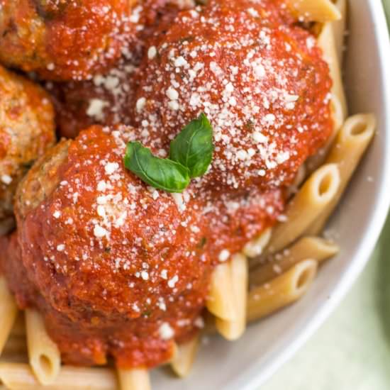 Healthy Crockpot Tomato Sauce - Recipe photo by thecleaneatingcouple