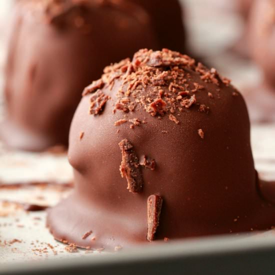 Vegan Chocolate Truffles - Recipe photo by lovingitvegan