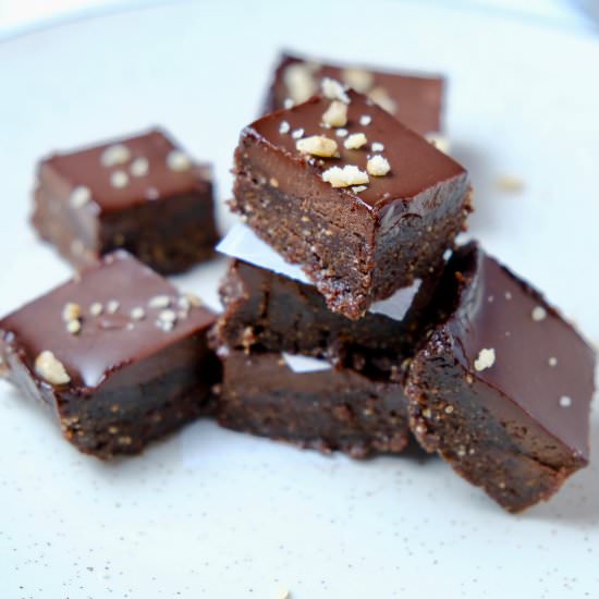 No-bake, sugar-free, Vegan brownies - Recipe photo by Veganbell