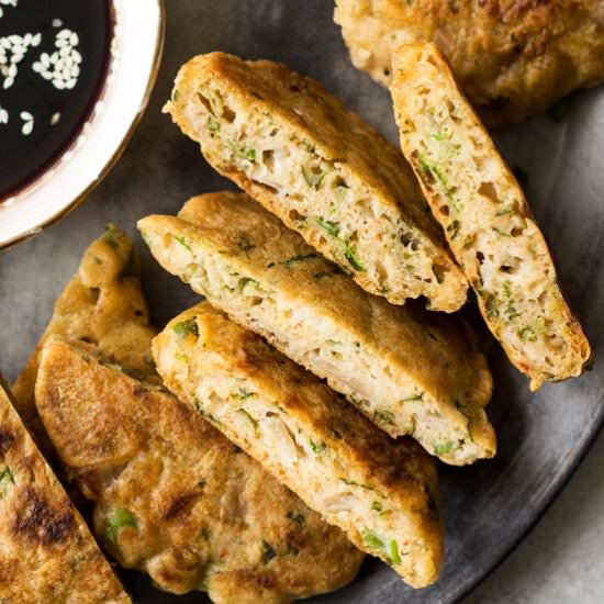 Vegan kimchi pancakes - Recipe photo by lazycatkitchen