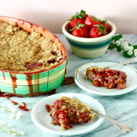 Strawberry and Rhubarb Crisp - Recipe photo by marilenaskitchen