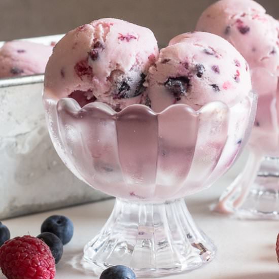 Homemade Fresh Berry Frozen Yogurt - Recipe photo by an italian in my kitchen