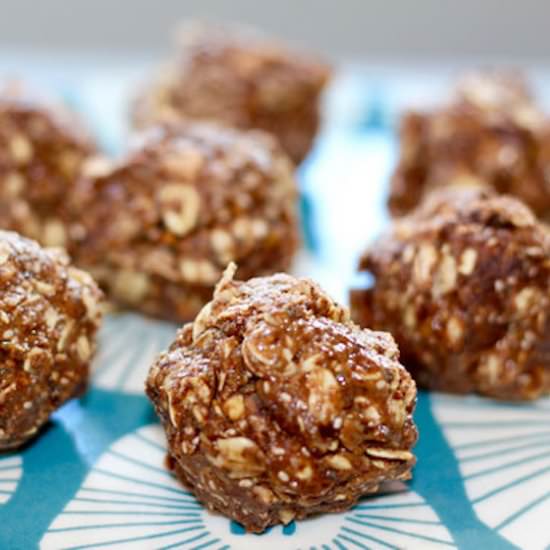 Almond Pistachio Cocoa Bites - Recipe photo by AmyGorinNutrition