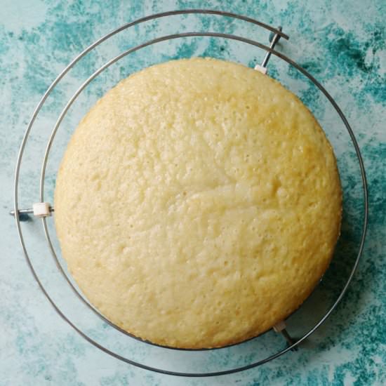 Vegan Vanilla Cake - Recipe photo by Flours n frostings