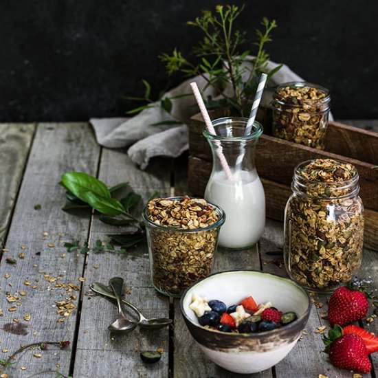 Granola & Almond Milk - Recipe photo by Can Caramelo