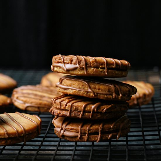 Peanut and milk chocolate sandies - Recipe photo by vanillafrost4