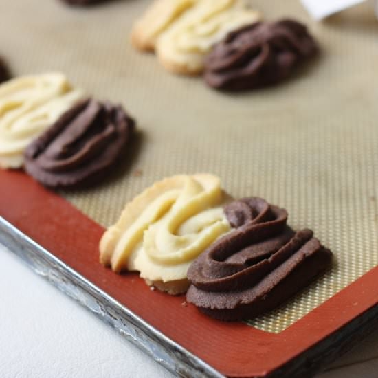 Easy piped butter cookies - Recipe photo by Nadia