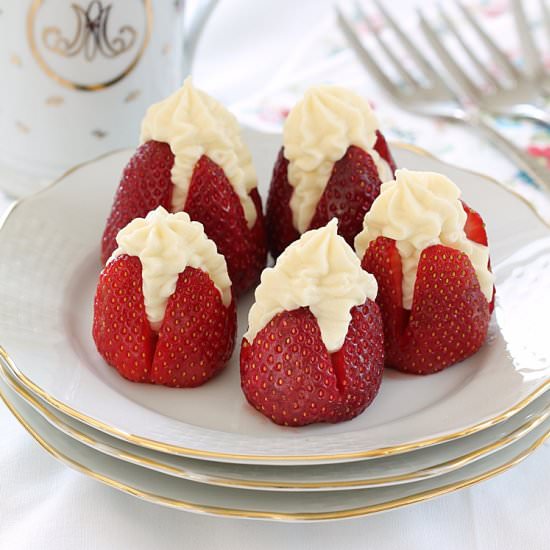 Strawberries & White Choco Mousse - Recipe photo by culinaryflavors
