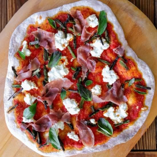 Asparagus Prosciutto Ricotta Pizza - Recipe photo by hagoesch