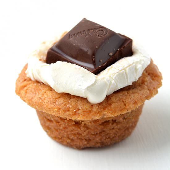 Smores cookie cups - Recipe photo by Sweetest Menu