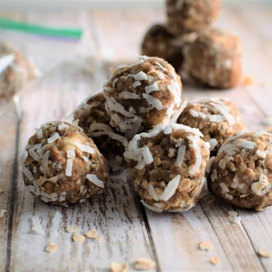Vanilla Coconut Protein Balls - Recipe photo by emilyhappyhealthy