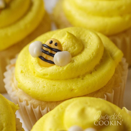 Bee Cupcake Toppers - Recipe photo by amandascookin