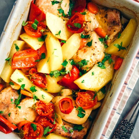 Roasted Chicken with Potatoes - Recipe photo by giverecipe