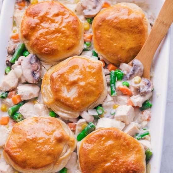 EASY CHICKEN POT PIE CASSEROLE - Recipe photo by The Food Cafe
