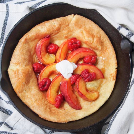 Peach Dutch baby pancake - Recipe photo by carolinescooking
