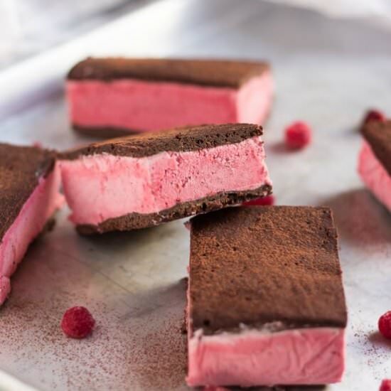 Raspberry Ice Cream Sandwiches - Recipe photo by thecookspyjamas