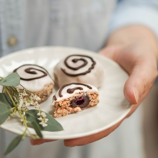 Almond Swirl Cookies with Cherries - Recipe photo by pinabresciani