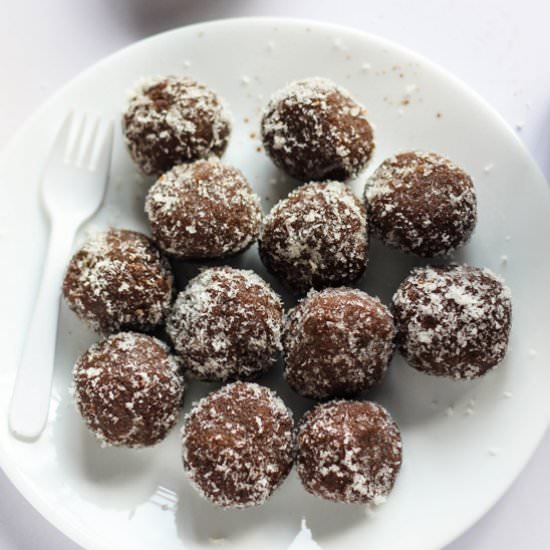 How To Make Chocolate Coconut Balls - Recipe photo by Mintsrecipes
